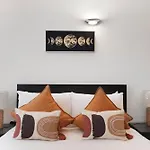 Mayfair Mews Apartment- 2 Bed 3