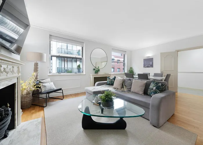 Mayfair Mews Apartment- 2 Bed 3
