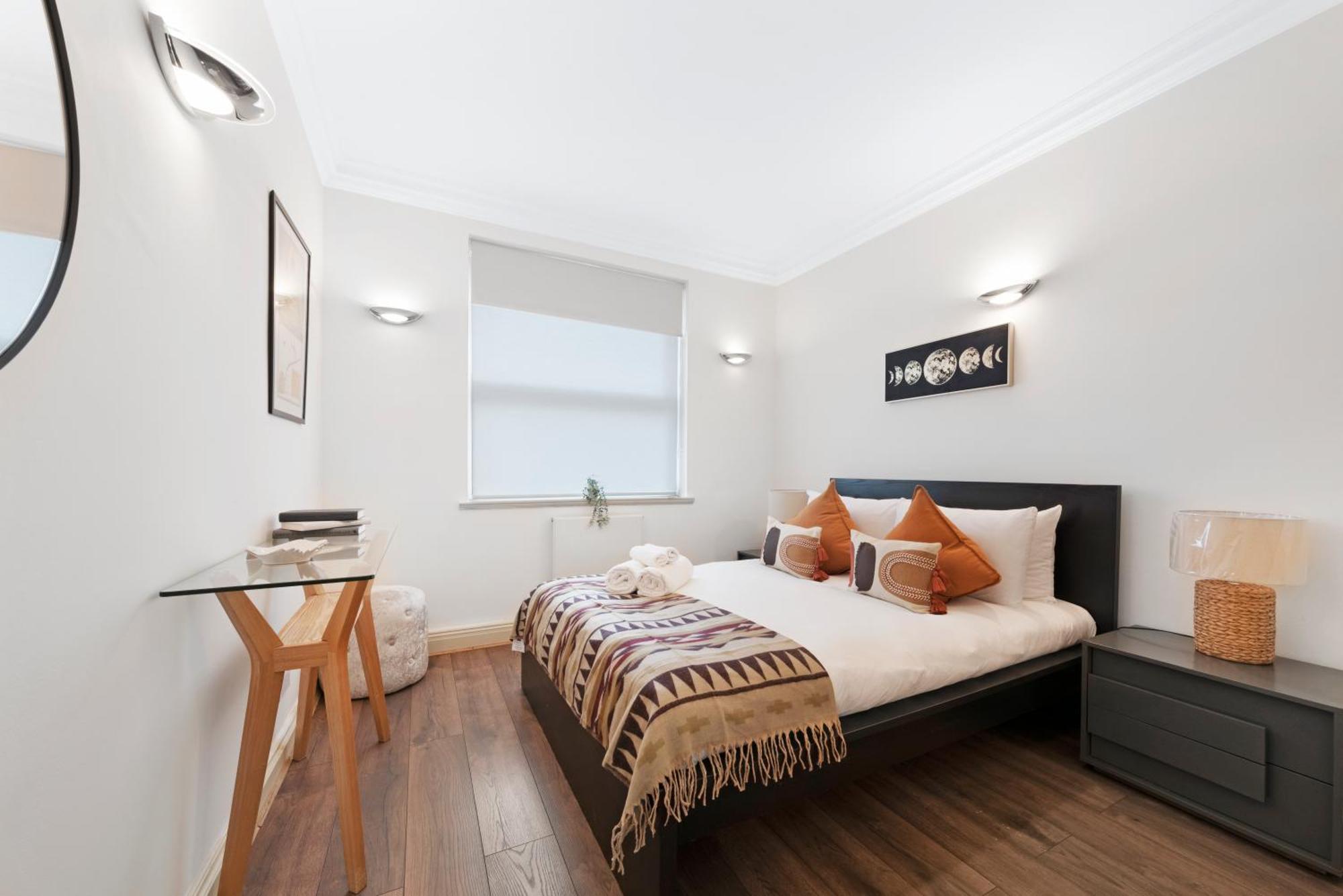 Mayfair Mews Apartment- 2 Bed 3 Apartment London