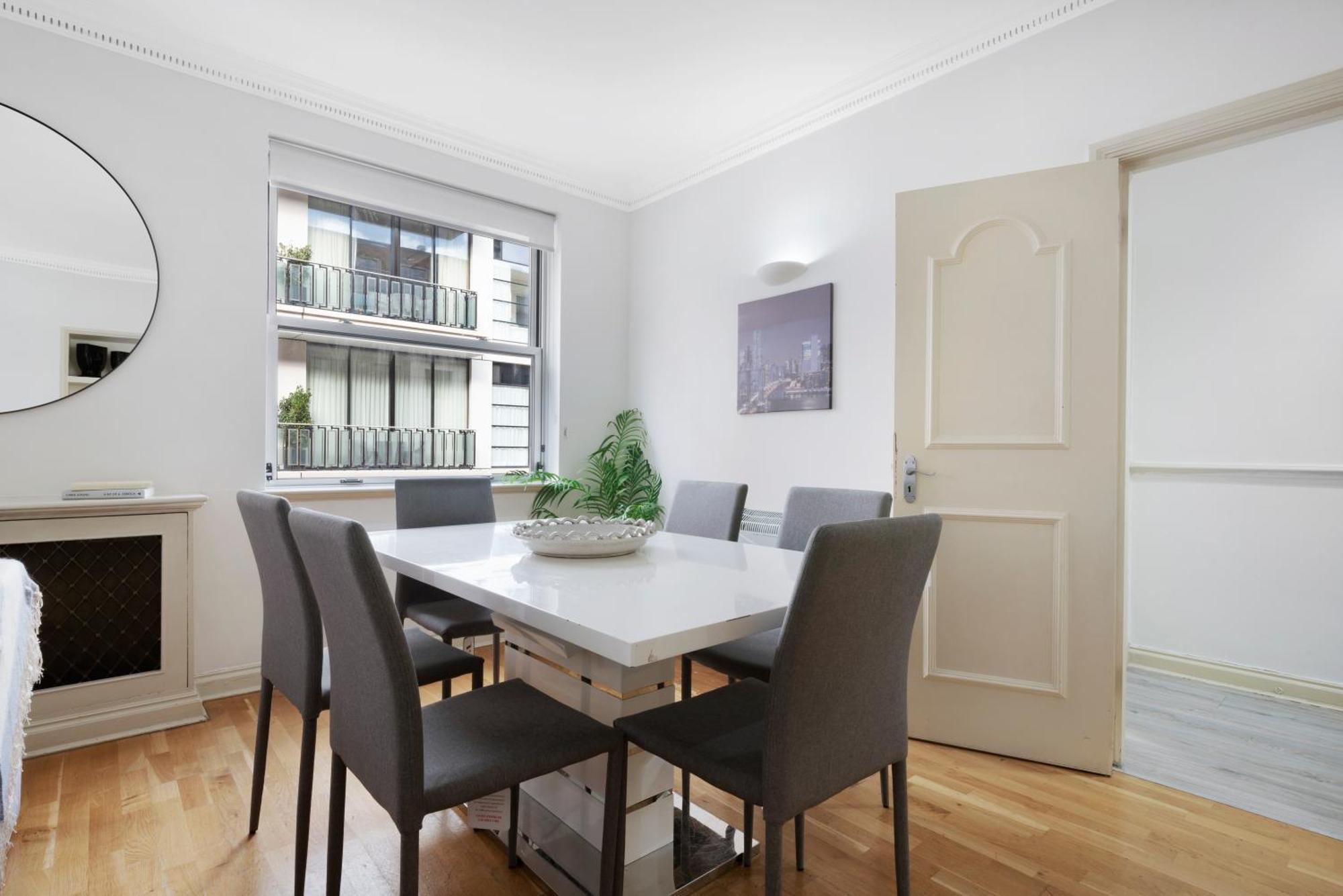 Mayfair Mews Apartment- 2 Bed 3 Apartment *