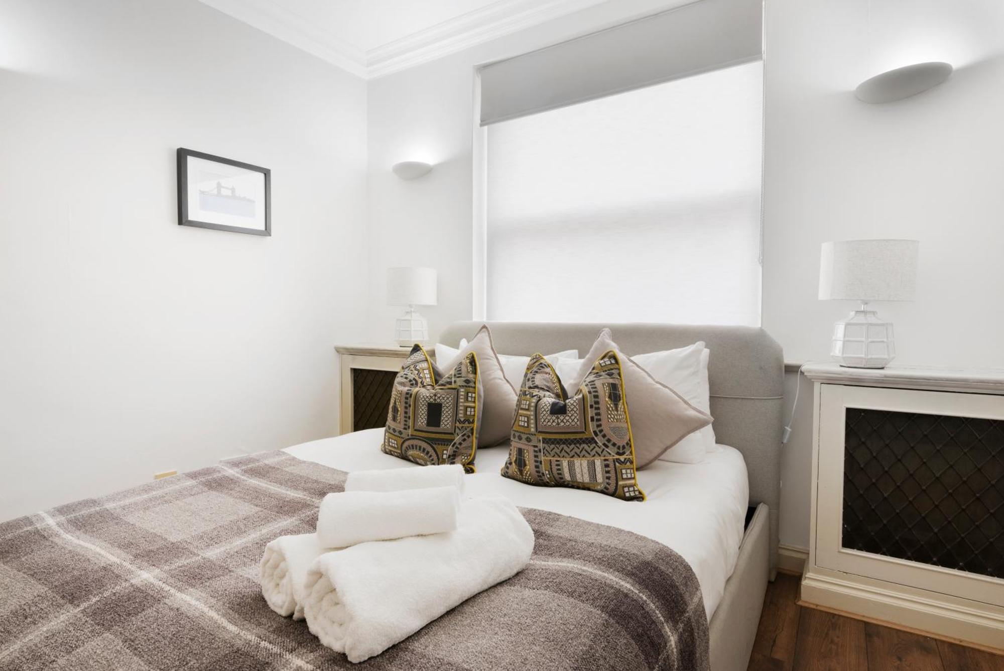 Mayfair Mews Apartment- 2 Bed 3 *
