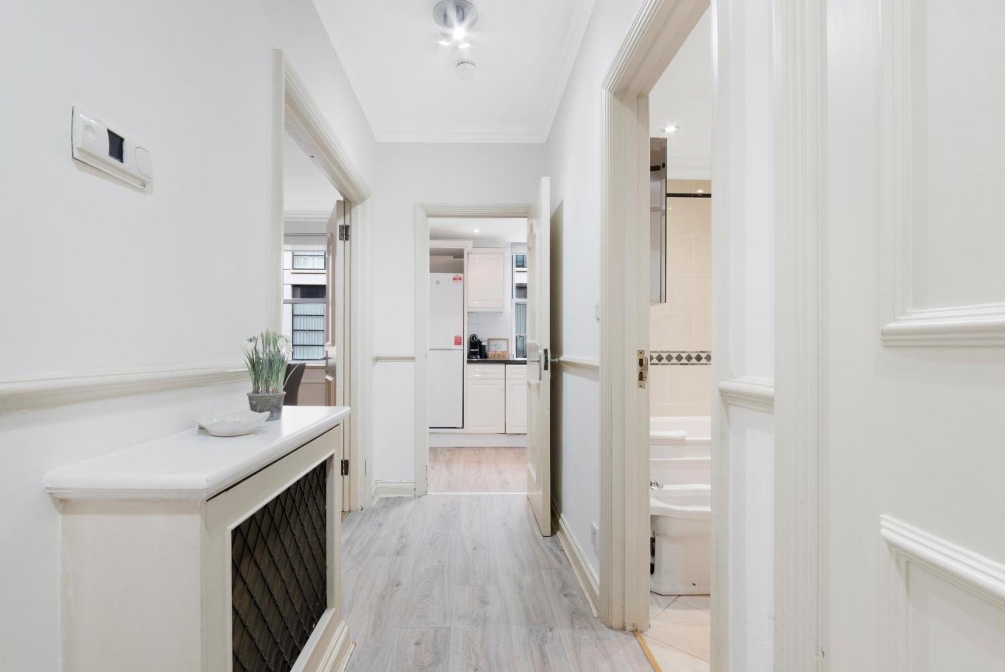 Mayfair Mews Apartment- 2 Bed 3 Apartment London