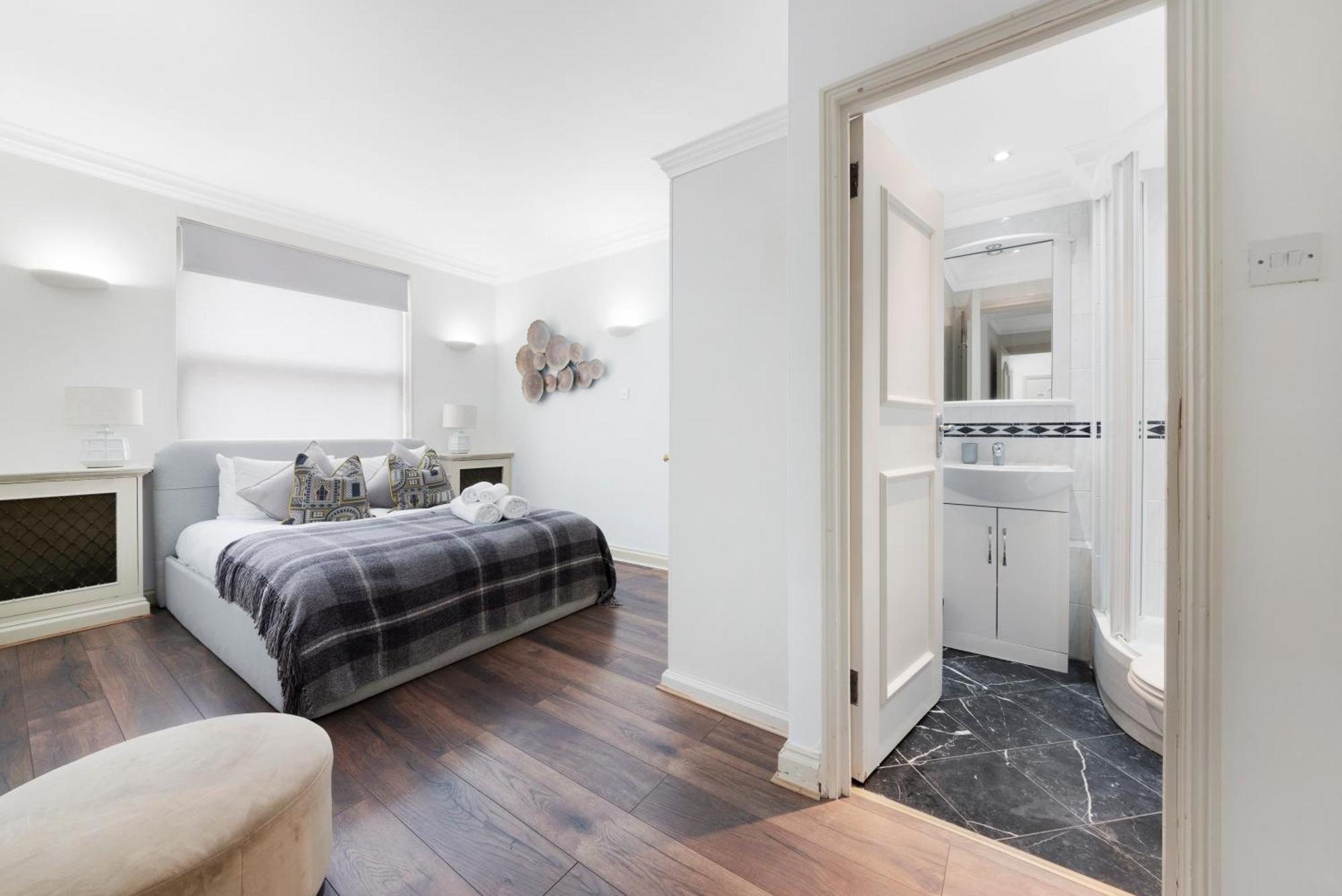 Mayfair Mews Apartment- 2 Bed 3 London