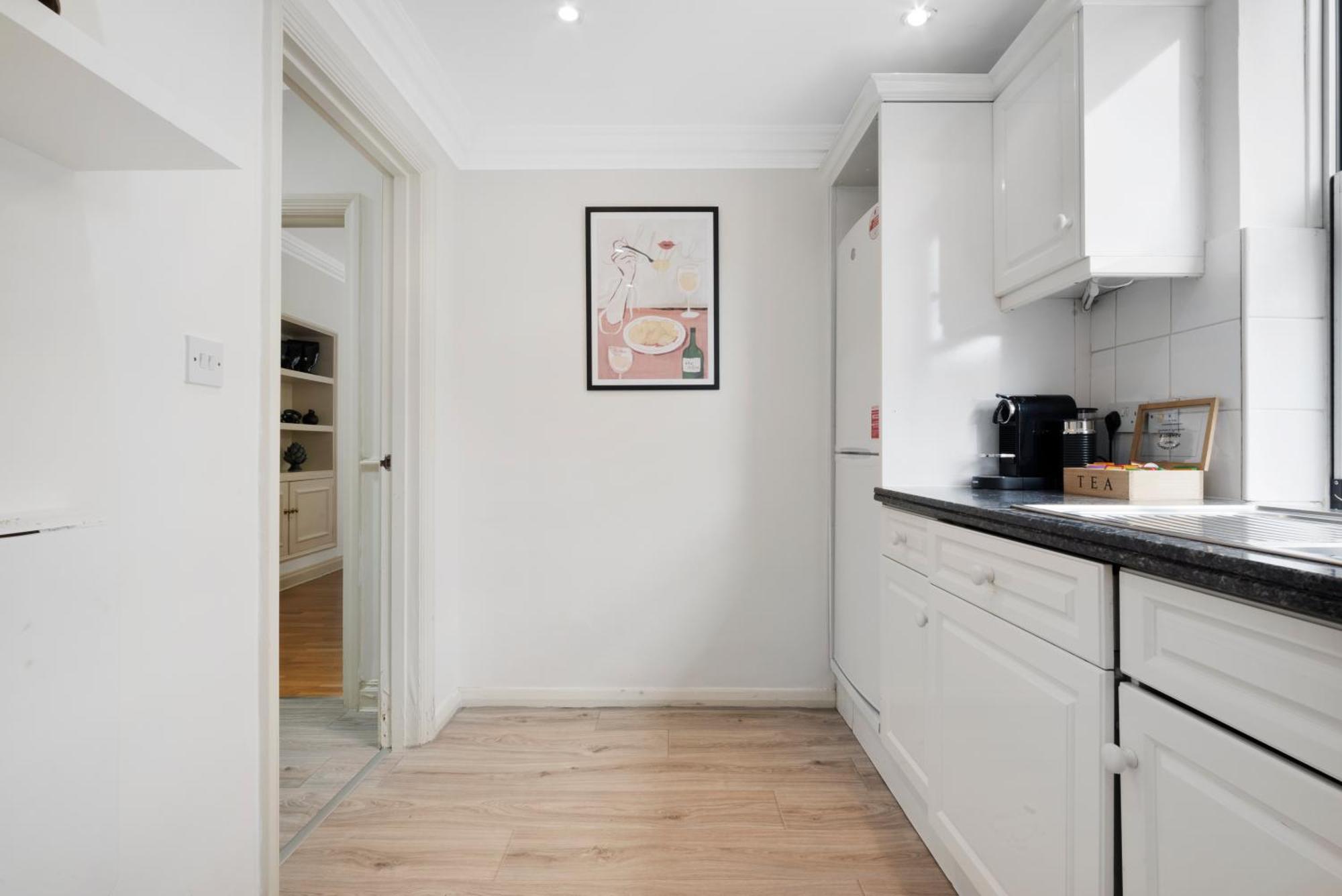 Mayfair Mews Apartment- 2 Bed 3